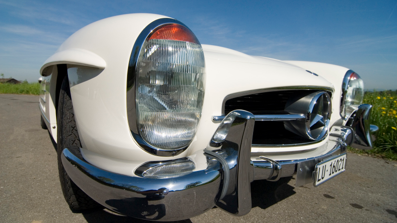 Illustration for article titled A Mercedes 300SL Roadster In The Swiss Alps
